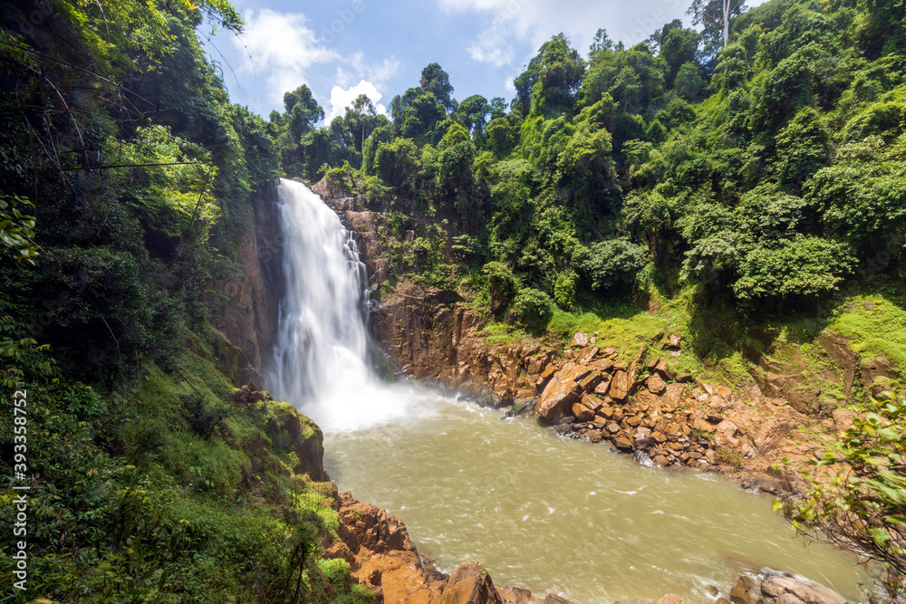 Fototapeta premium Haew Suwat waterfall, Khao Yai National Park, Thailand