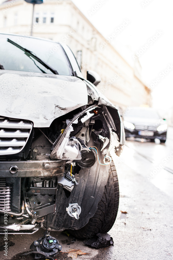 Car had a traffic accident in city. Total loss of the vehicle. Totalschaden am Fahrzeug. Auto hatte Verkehrsunfall in der Stadt. Car had a traffic accident in city. Total loss of the vehicle. Totalschaden am Fahrzeug. Auto hatte Verkehrsunfall in der Stadt.