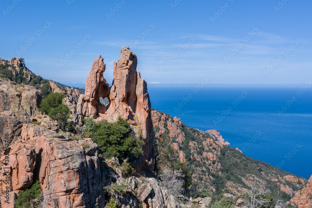 Le cœur des Calanques de Piana en Corse à la lumière du Soleil