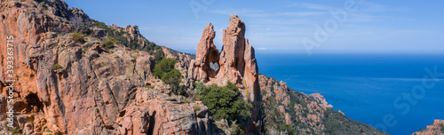 Le cœur des Calanques de Piana en Corse à la lumière du Soleil - Photo panoramique