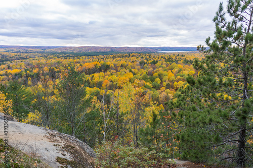 Fototapeta Naklejka Na Ścianę i Meble -  Lookout Trail is a hike in Algonquin Park, very popular in fall as it offers view on autumn foliage and the colorful forest
