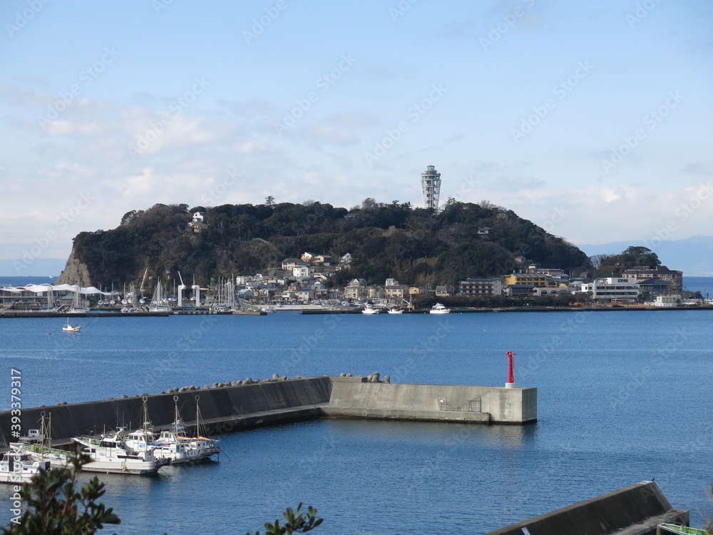 江の島（小動神社の展望台からの眺め）　Enoshima Island (View from Koyurugi Jinja Shrine)