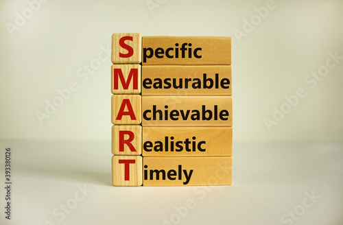 Billede på lærred Wooden cubes and blocks with words 'SMART, specific measurable achievable realistic timely'