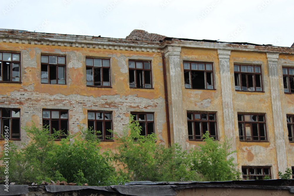 Fototapeta premium old abandoned building