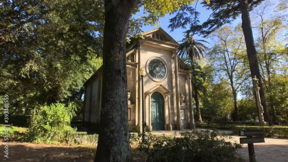 Building among trees in Porto's 19th century gardens