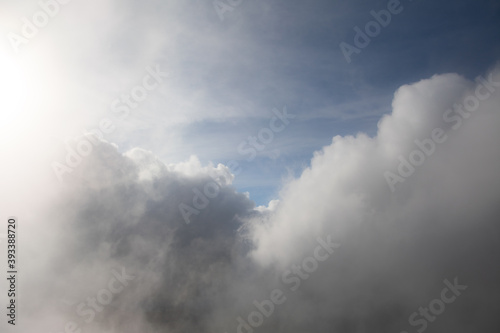 Fototapeta Naklejka Na Ścianę i Meble -  Słoneczne chmury 