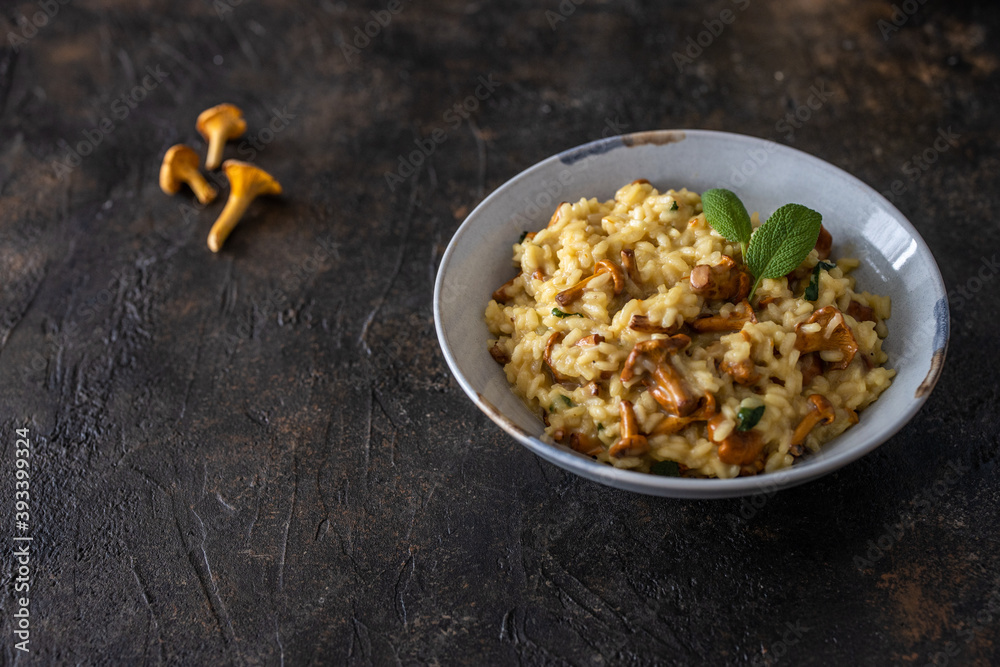 Fototapeta premium Risotto with chanterelles and saga leaves.