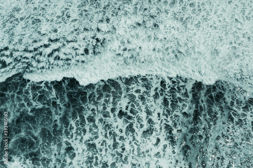 Sea textures and waves