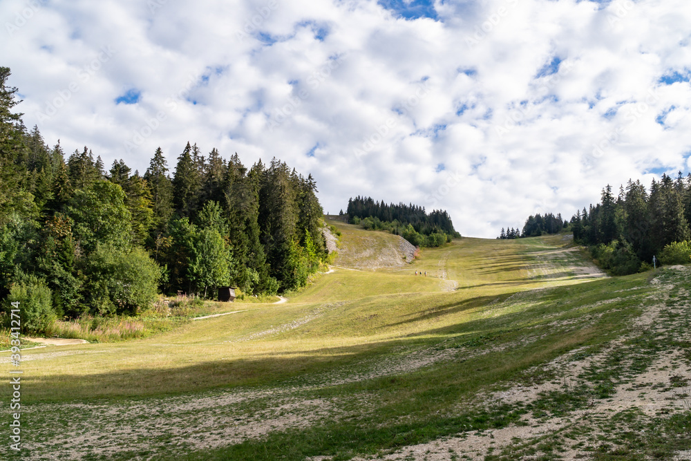 Randonnée en été sur une piste de ski sur le mont Rond, Randonnée en été sur une piste de ski sur le mont Rond,
