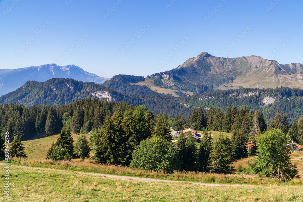 Panorama depuis le sommet du mont Chéry, Haute-Savoie, France