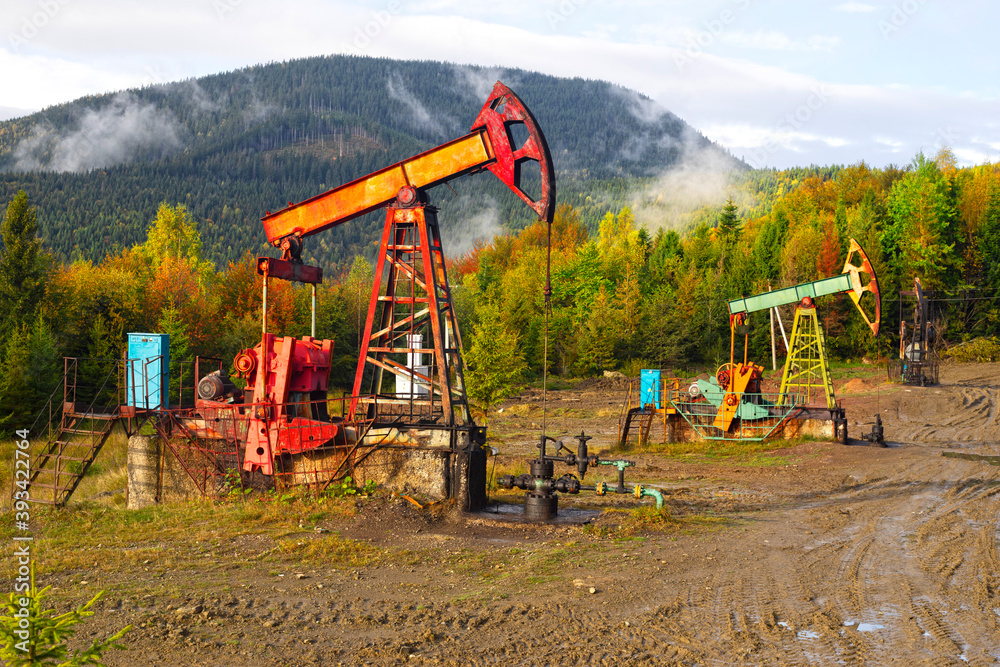 Obraz premium Oil and gas production in autumn.