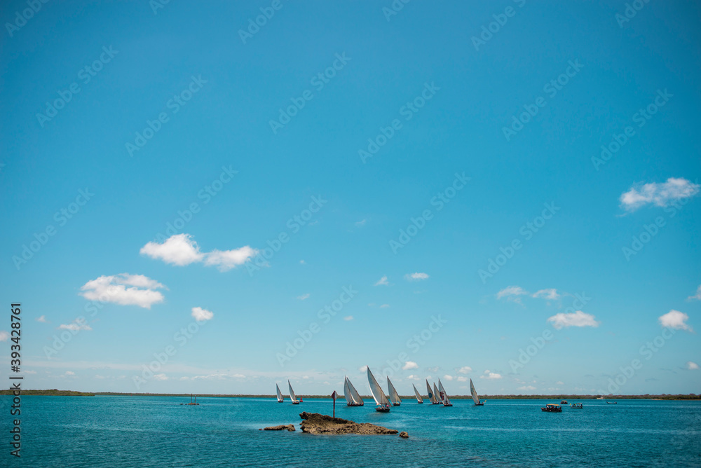 Obraz premium Sailboats along the beach