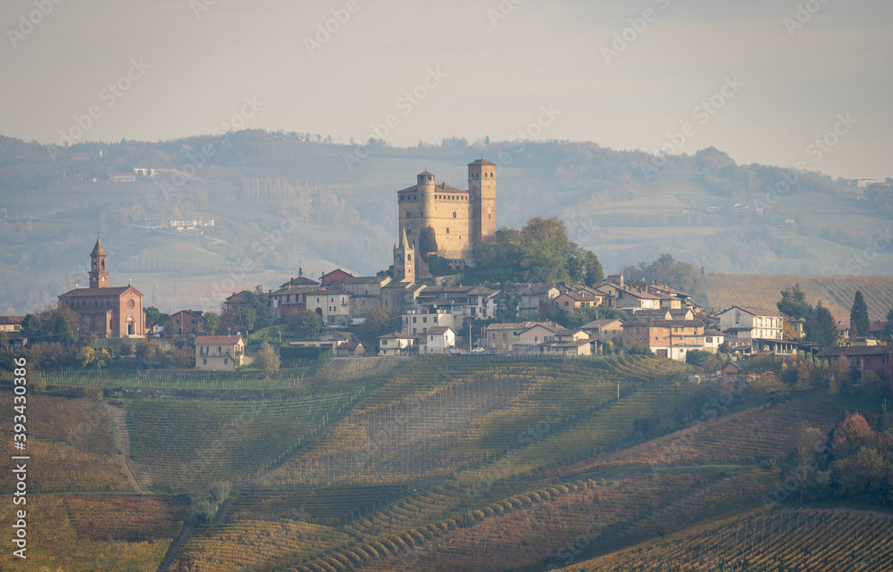 Borgo di Serralunga in autunno