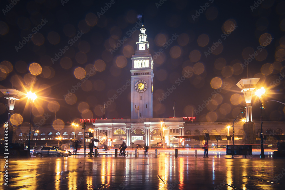 Fototapeta premium Winter Rain at San Francisco Ferry Building with Light Reflections