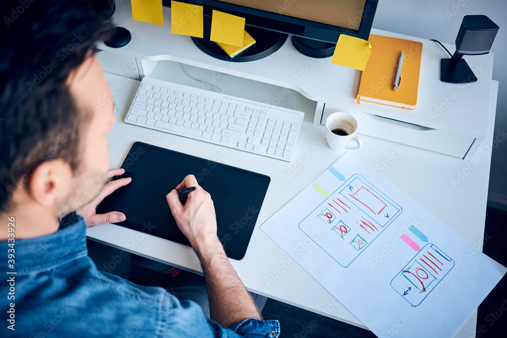 © Bartek Szewczyk/Westend61 - Web designer developing responsive website layout