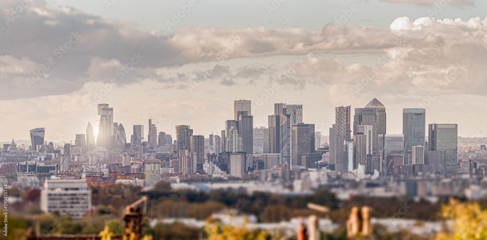 Fototapeta premium City of London and Canary Wharf Skyline Looking West Early Evening