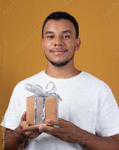 man with wearing a mask with a gift photo