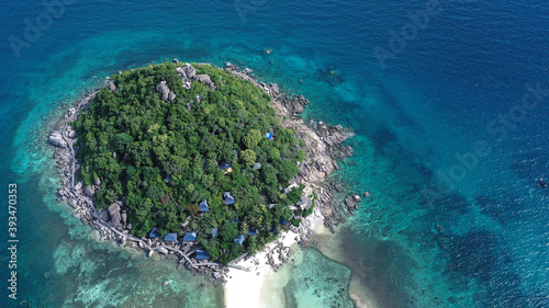 Aerial drone view over Koh Nang Yuan island near the paradise diving island of Koh Tao in the Gulf of Thailand © Kim