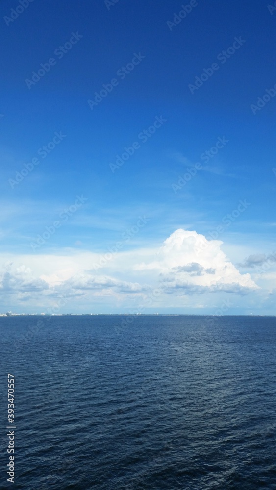 Cloud meet the sea