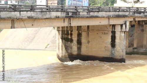 Wallpaper Mural water in the river under the bridge Torontodigital.ca