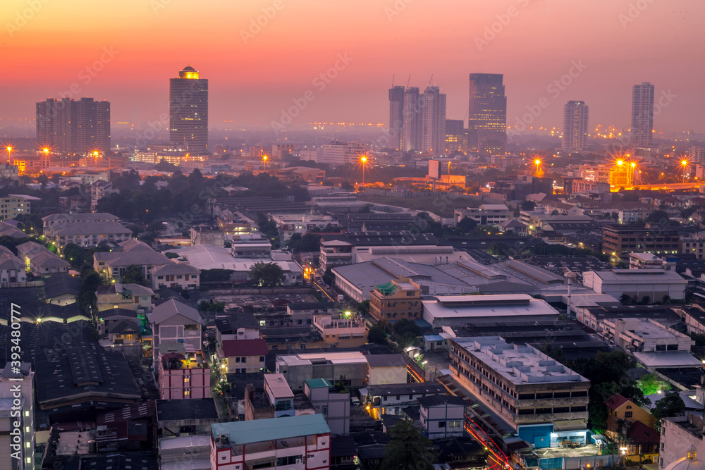 Fototapeta premium Panorama view of panoramic city views, overlooking a wide range of high-rise buildings, blurred breezes, residential distribution (condominiums, offices, expressways)