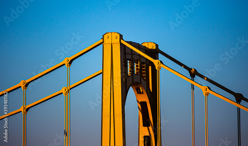 Quadro su tela Pittsburgh Urban City Infastructure with pretty colors, bridges, city skyline an