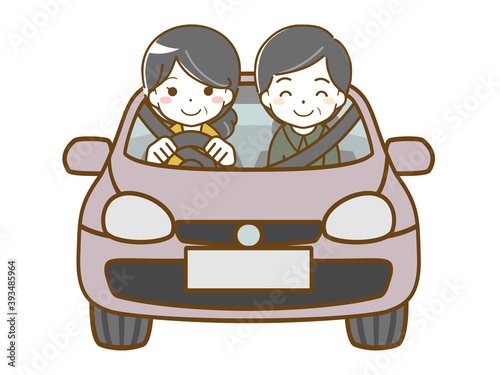 同年代男性とドライブする中年女性