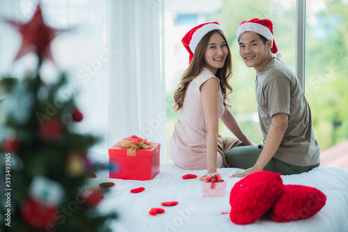 Young couples are celebrati...