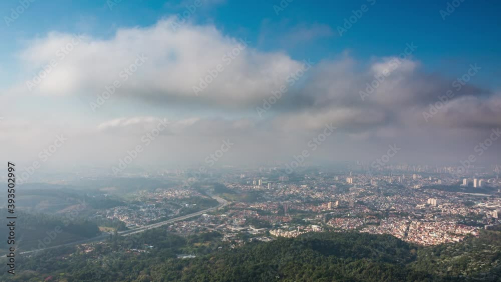 time lapse da vista do pico do jaragua na cidade de São Paulo.
zona norte, próximo a reserva indigina time lapse da vista do pico do jaragua na cidade de São Paulo.
zona norte, próximo a reserva indigina