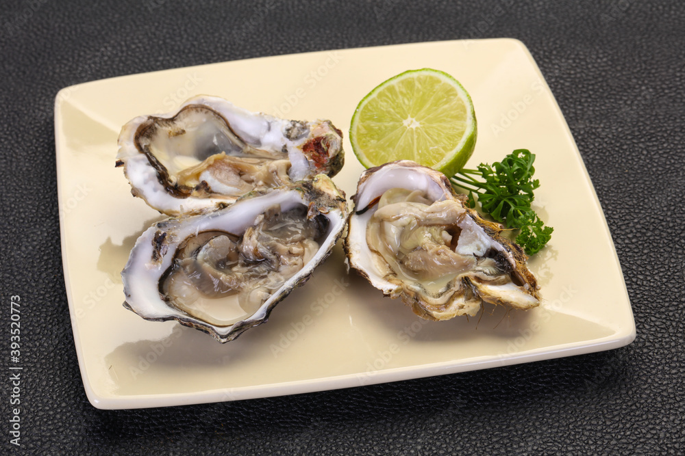 Oysters with lime and parsley
