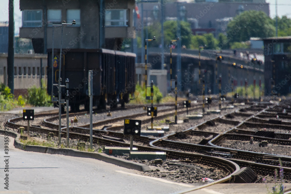 Fototapeta premium Güterbahnhof mit Gleisen und Weichen