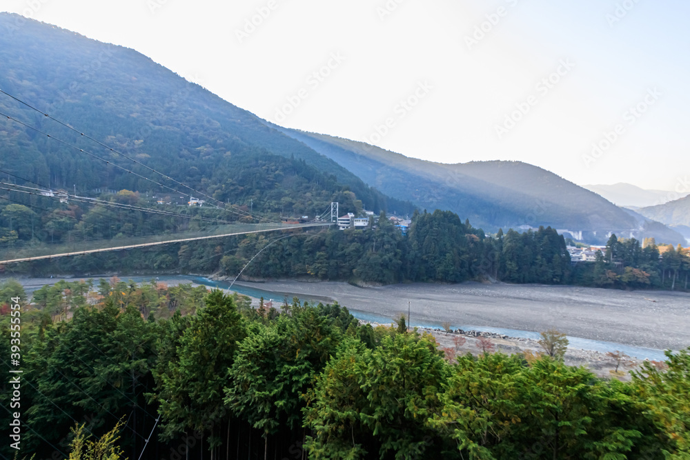 秋の谷瀬の吊り橋（早朝）　奈良県十津川村　Autumn Tanise suspension bridge Nara-ken Totsukawa village