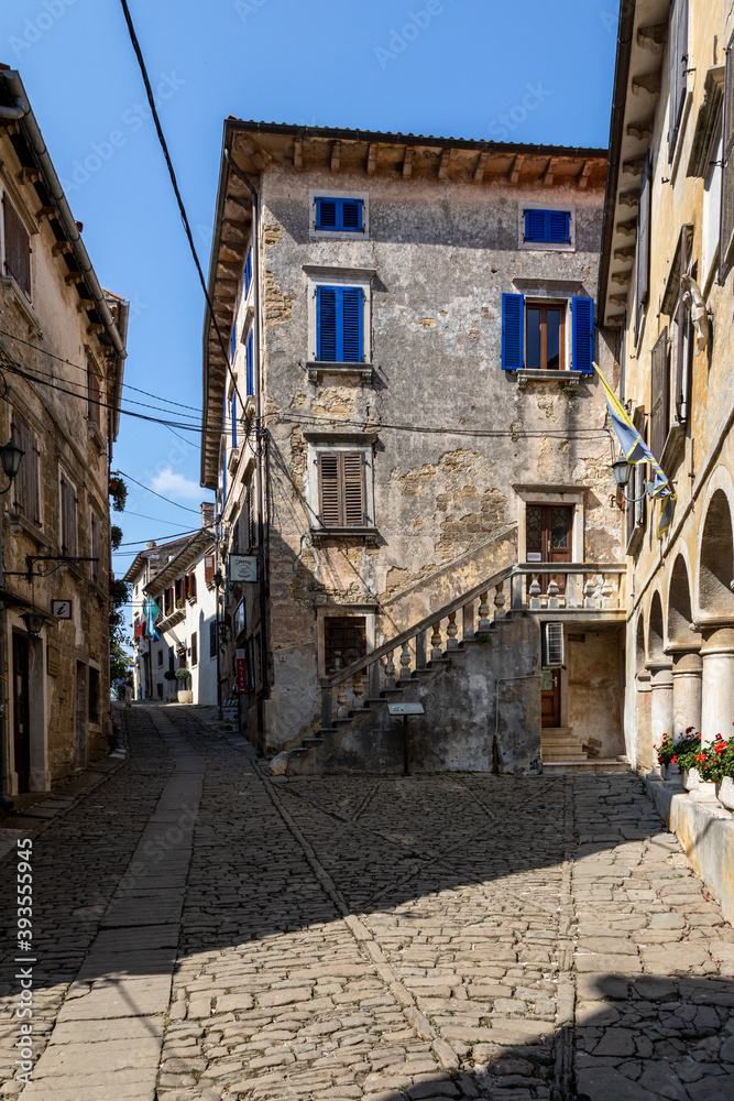 In der historischen Altstadt von Groznjan, Kroatien