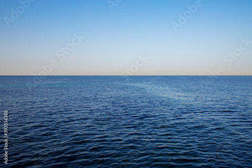 Endless seascape with the horizon view