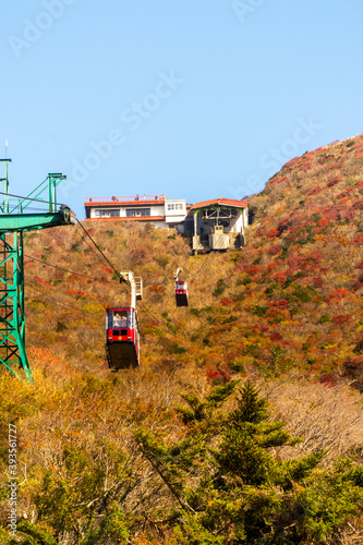 長崎県雲仙市　雲仙仁田峠のロープウェイと紅葉