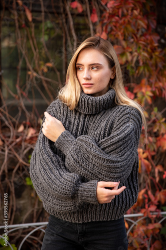 enjoy, youth, perfect, hand, green, wellness, landscape, cheerful, knitting, happiness, gorgeous, sunny, october, coat, girl, day, tree, environment, garden, red, fashion, face, outdoor, lifestyle, po