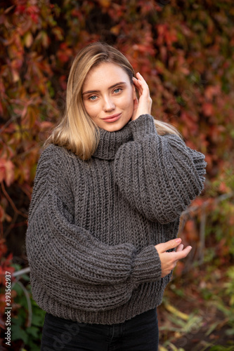 enjoy, youth, perfect, hand, green, wellness, landscape, cheerful, knitting, happiness, gorgeous, sunny, october, coat, girl, day, tree, environment, garden, red, fashion, face, outdoor, lifestyle, po