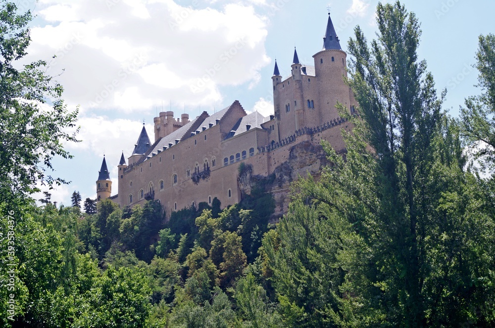Paisagem inferior da fachada do castelo de Segóvia / Espanha