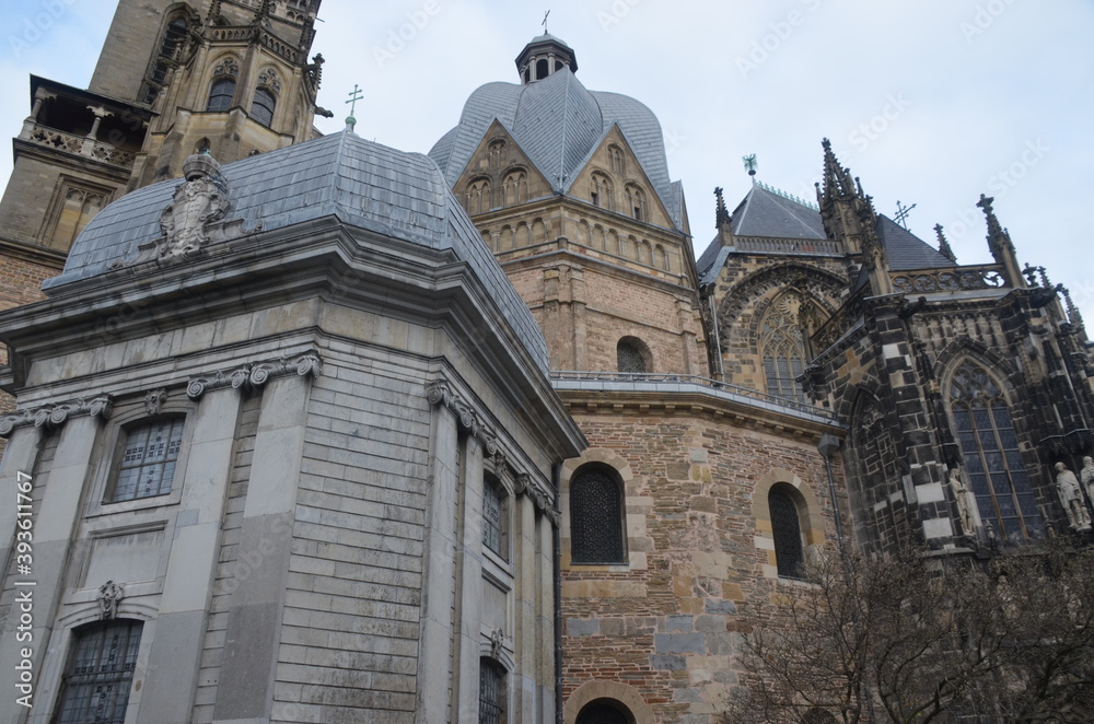 Aachener Dom im Hintergrund 