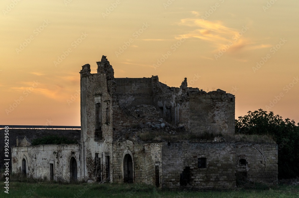 Abandoned ruin in the middle of the countryside