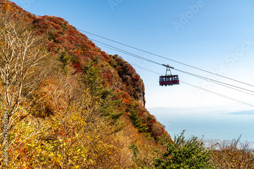 長崎県雲仙市　雲仙仁田峠の紅葉とロープウェイ