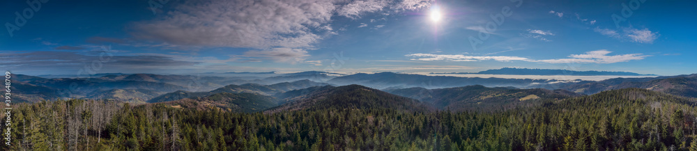 Panorama z góry Gorc - wieża widkowia - na Beskid i Tatry