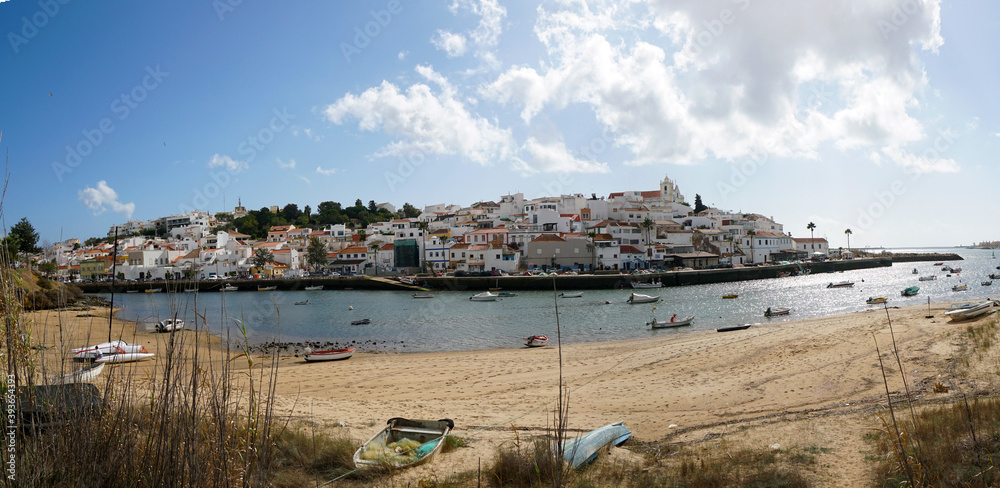 Φωτογραφία small fishing village of Ferragudo next to Portimao in the Algarve