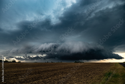 Obraz na plátně Rotating wall cloud of a supercell thunderstorm over the plains