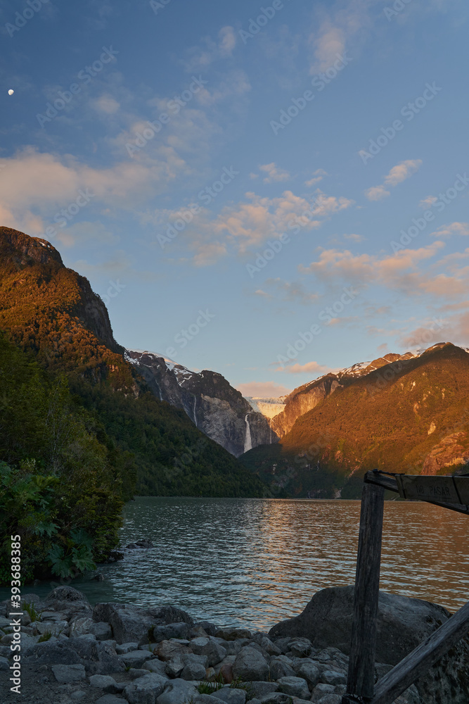 Foto de Ventisquero Colgante, a hanging Glacier with waterfall and lake ...