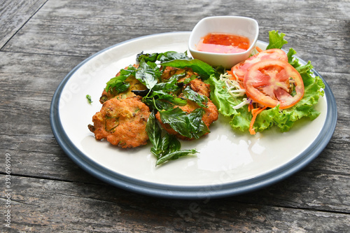 Fototapeta Naklejka Na Ścianę i Meble -  Thai deep fried shrimp cakes with salad