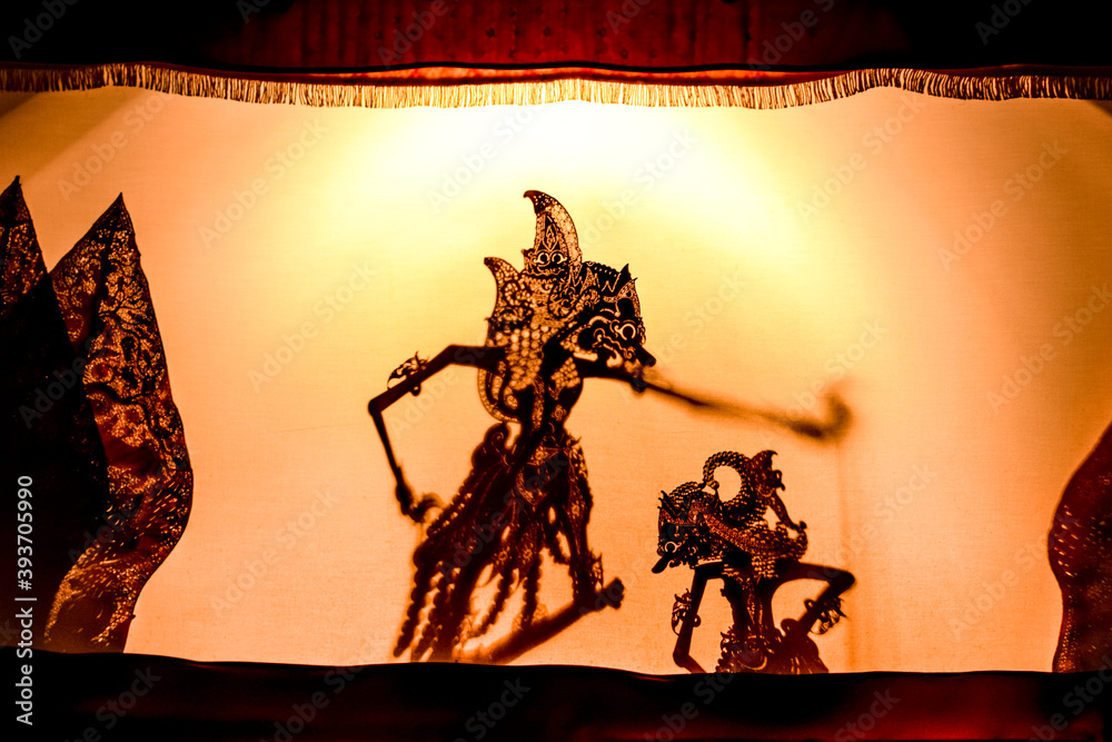 souvenirseminar6.jpg Souvenir seminar lokal KTT ASEAN berupa wayang