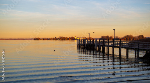 Sonnenuntergang im Herbst am Chiemsee