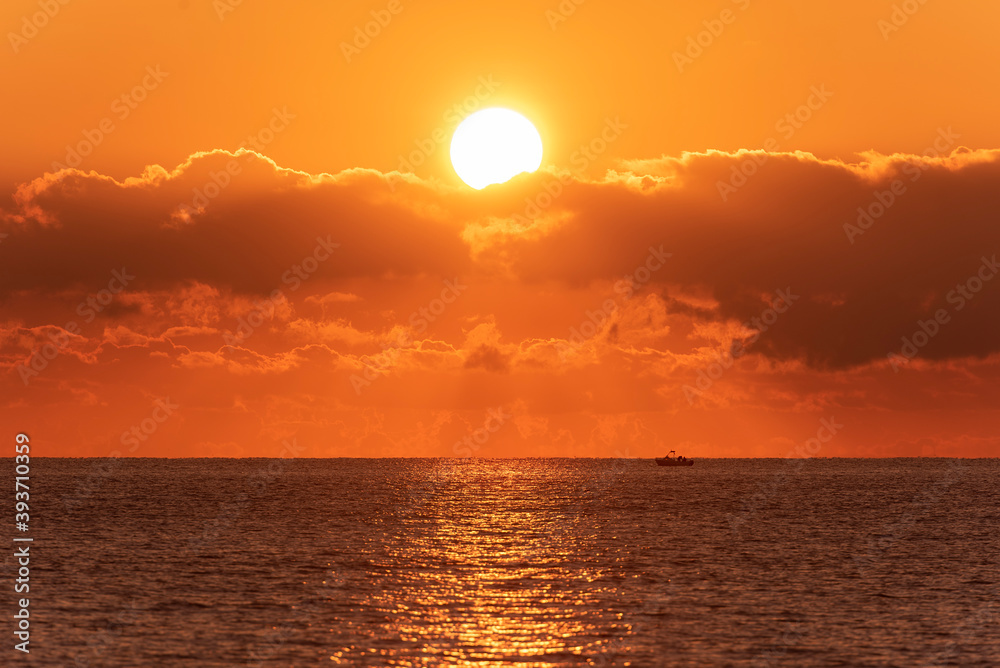 Sunrise, sunset on the sea horizon
