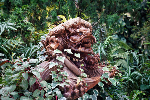 the sculpture of the dragon of wood 